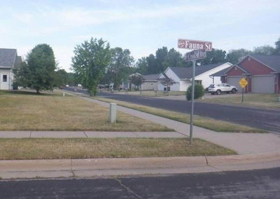 Exterior Neighborhood (street photo)