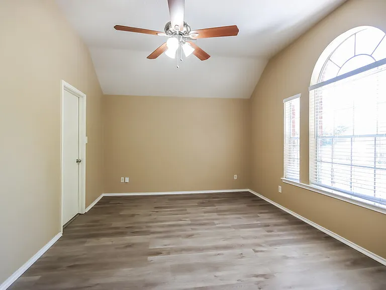 2610 Heatherknoll Dr — Photo 12