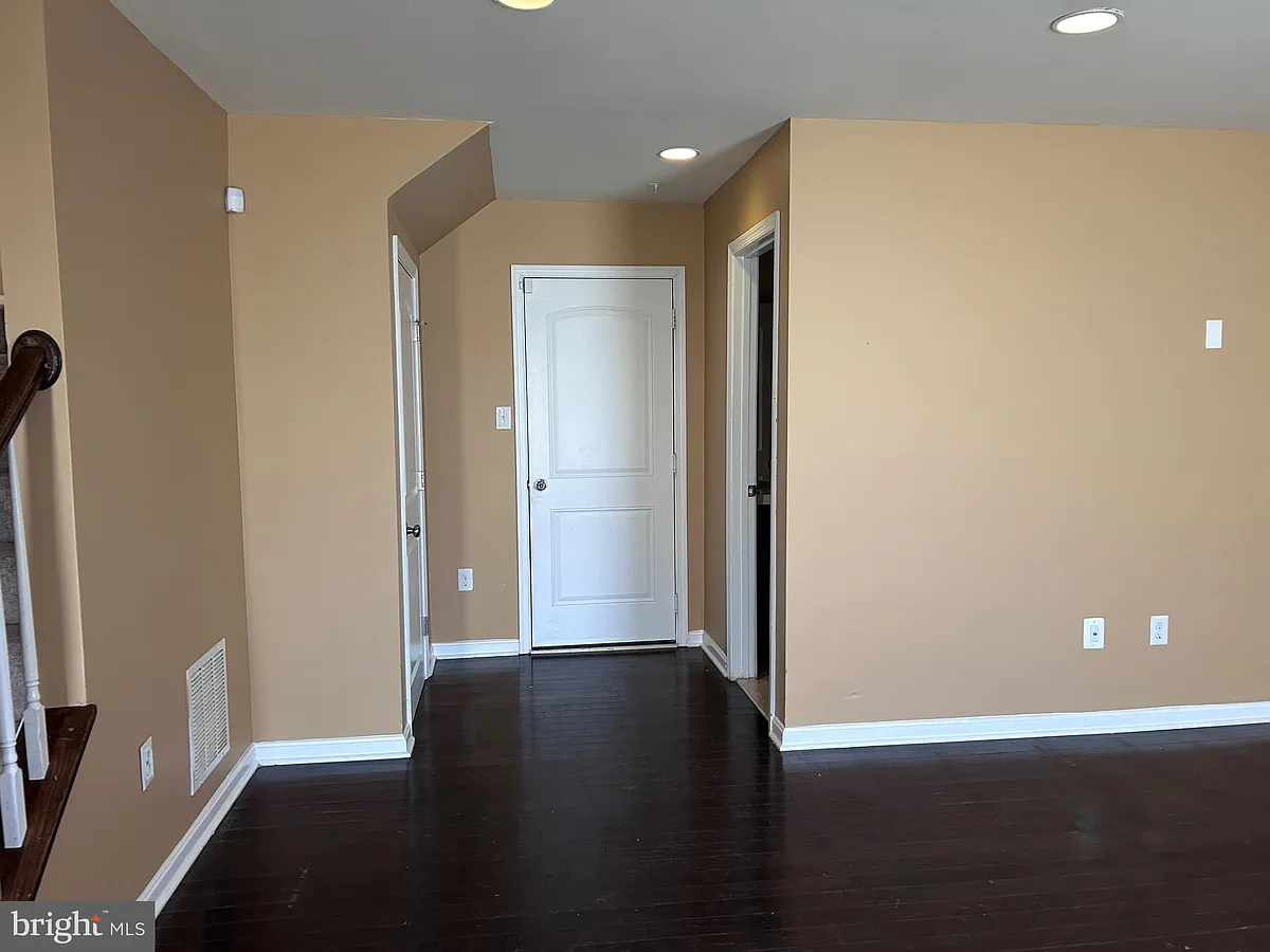 Building Photo - 9623 Smithview Pl
