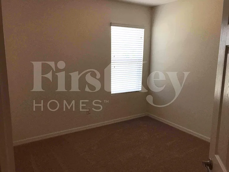 217 NW 9th St — Photo 13