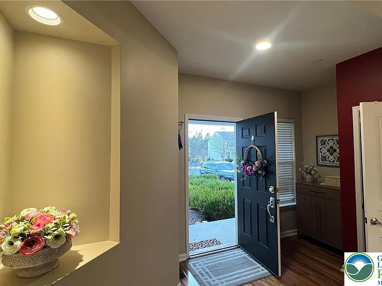 8536 Mayfair Ct — Photo 6