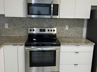3199 Foxcroft Rd APT 102, Hollywood, FL 33025