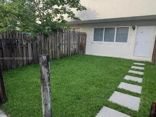 1560 NE 151st St, Miami, FL