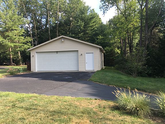Pole barn, 900 square feet