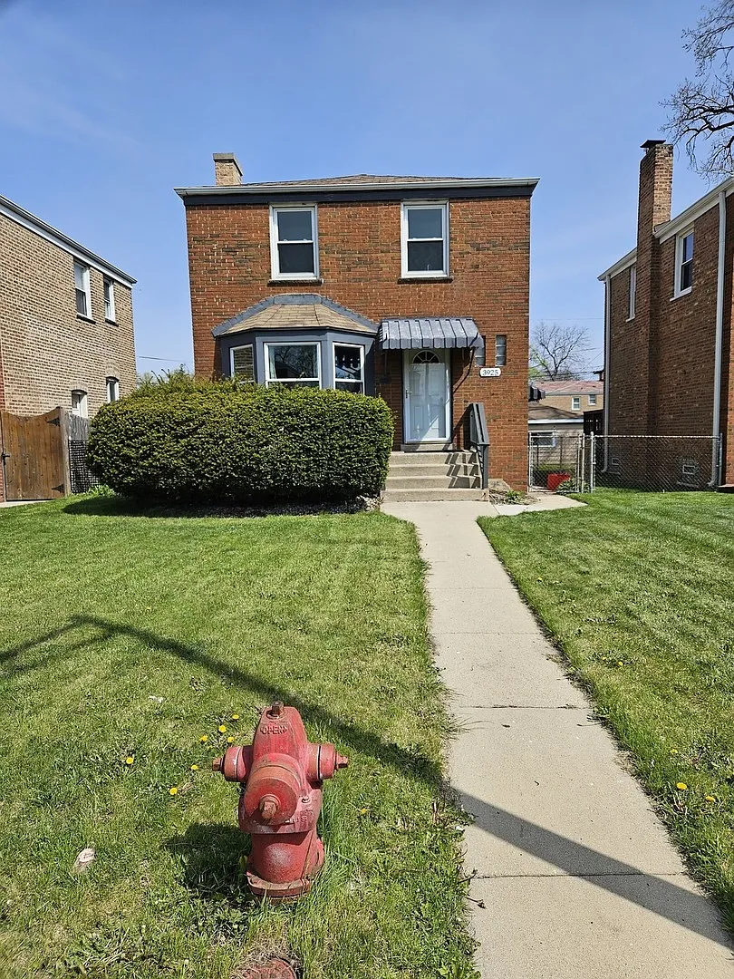 3925 Gladys Ave photo 1