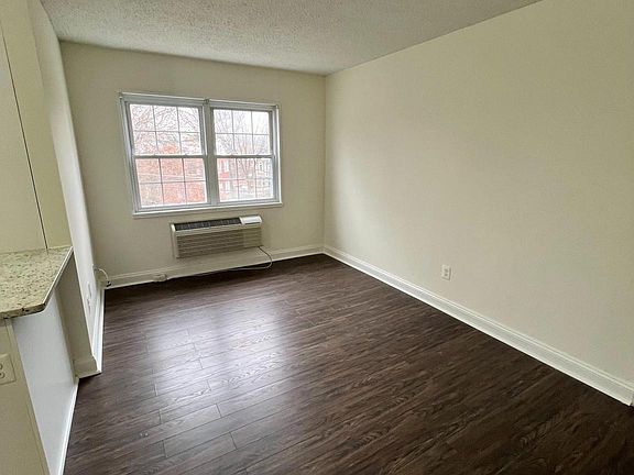 2nd image of 2305 Farrington Ave APT 304