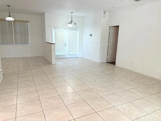 2619 SW Ann Arbor Rd — Photo 3