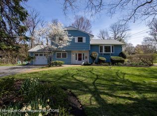 2 Queens Dr, Little Silver, NJ 07739