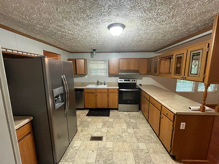 775 Riverbend Dr — Photo 3