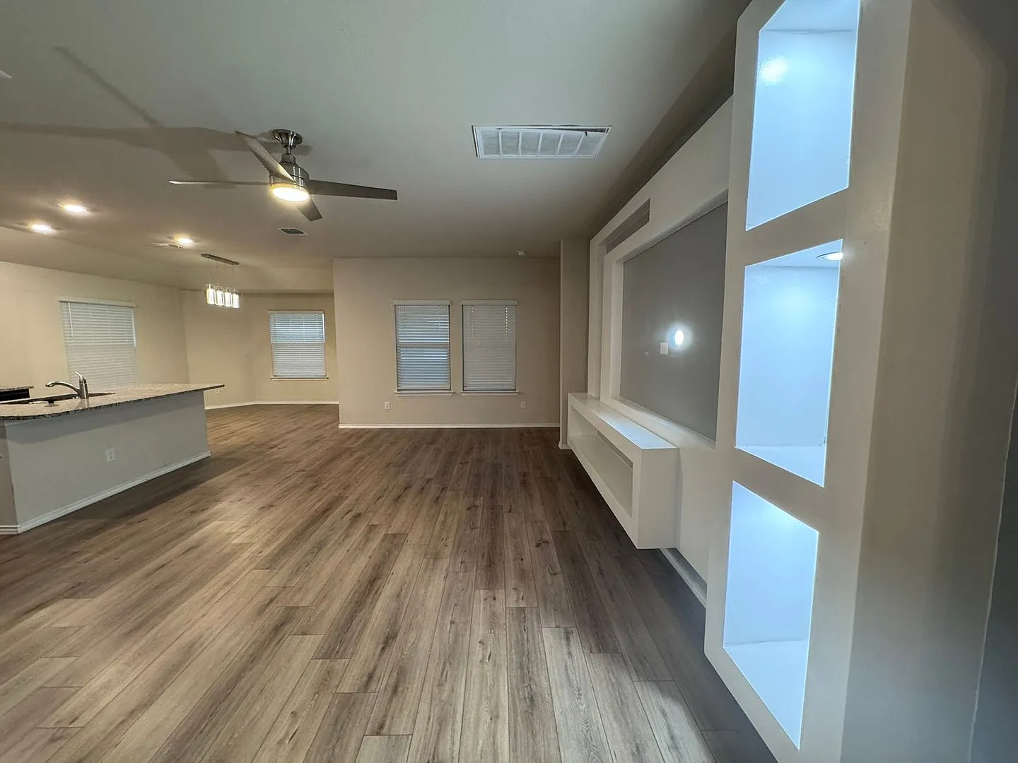 Cute & Cozy 3 Bdrm 2 Bath — Photo 3