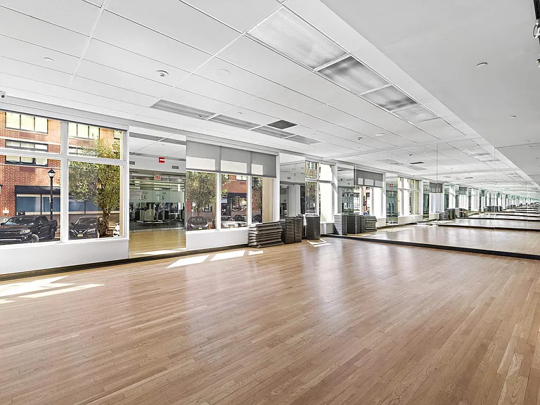 1500 Hudson St #12R — Photo 24