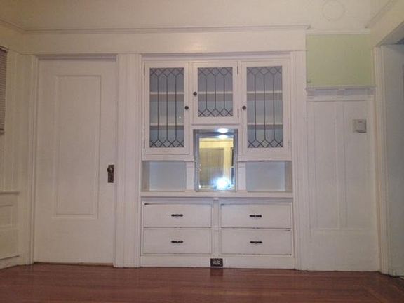 5th image of 717 22nd St APT 4