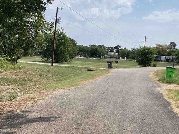 Exterior Neighborhood (street photo)