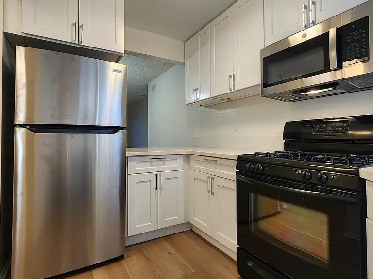 2120 S Bentley Ave #203 — Photo 7