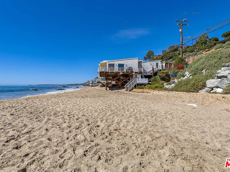 24742 Malibu Rd — Photo 11