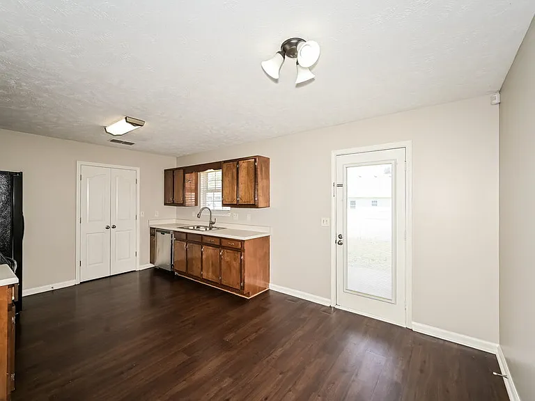 2834 Wellington Pl — Photo 5