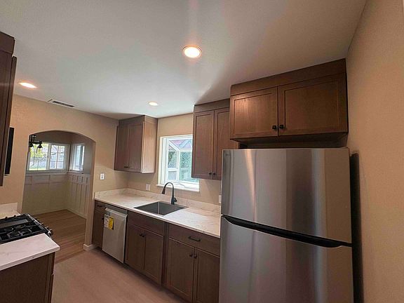 4th image of 8665 Sheraton Dr