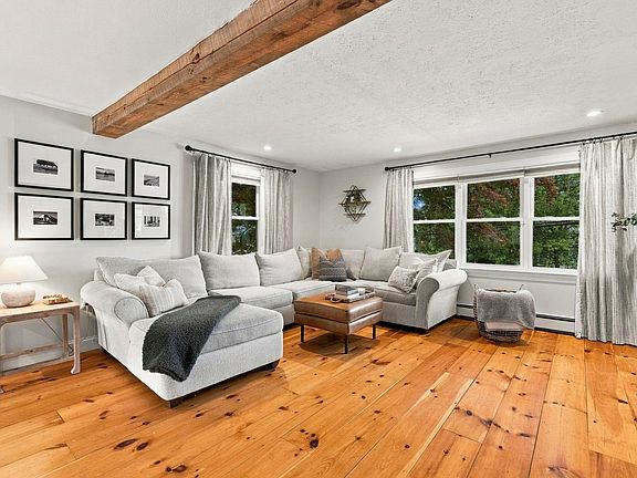 3rd image of 13 Timberline Drive