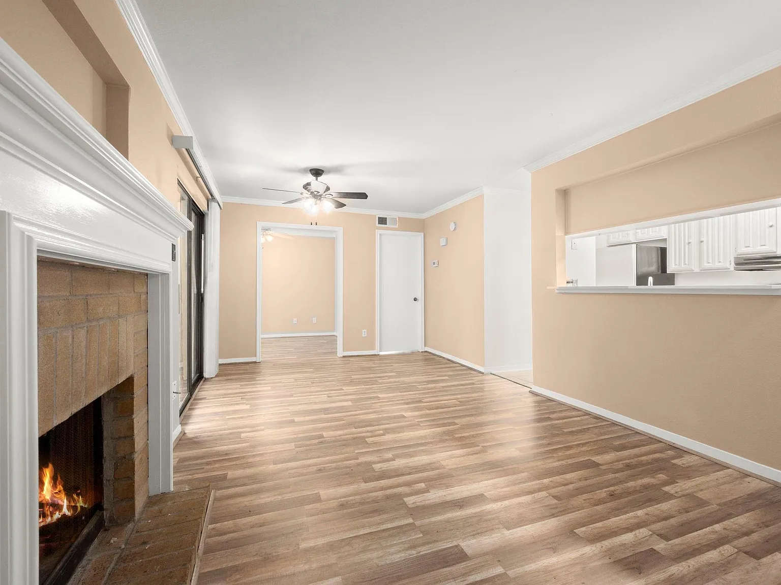 2 bed, 1.0 bath, 878 sqft, $1,250 — Photo 3