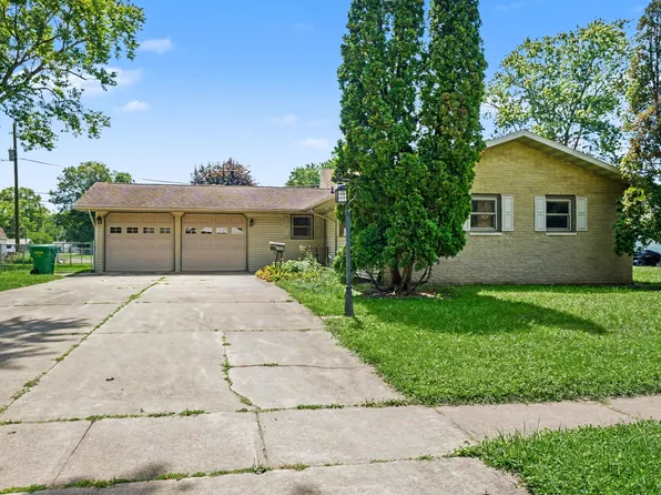 1806 Broadway St, Niles, MI 49120