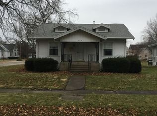 215 E Newkirk St, Tuscola, IL 61953