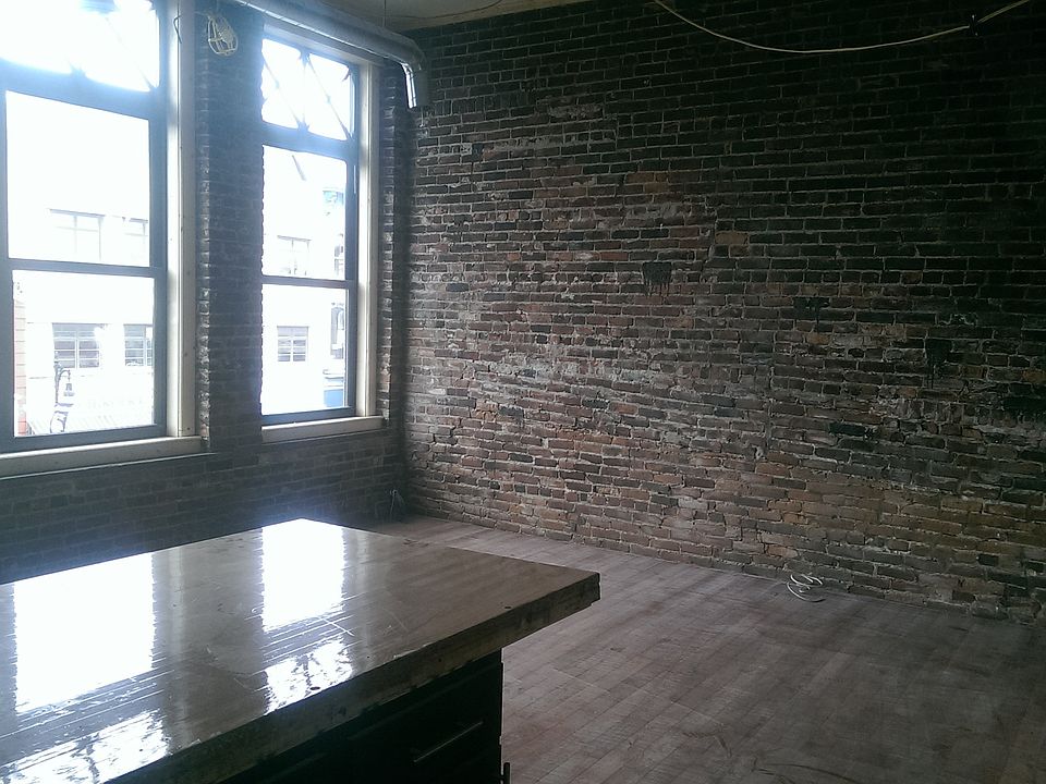 2nd image of 230 Huron Ave