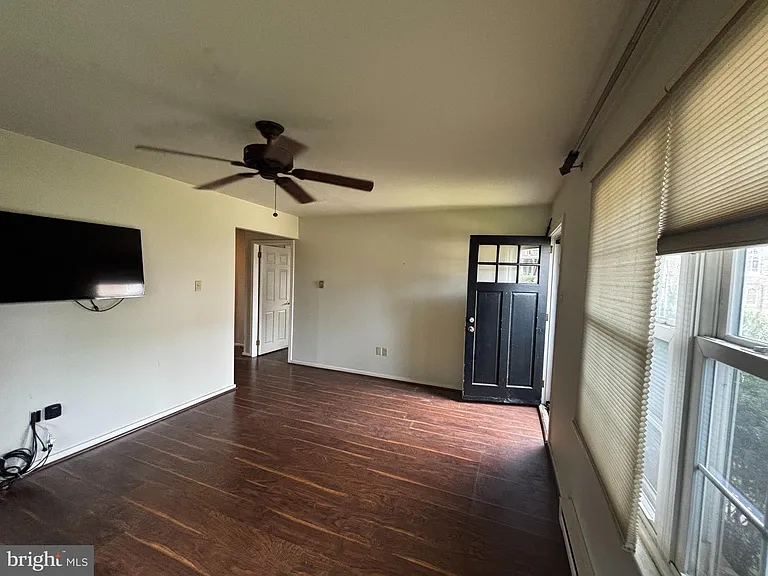 32 Forest Ave — Photo 3