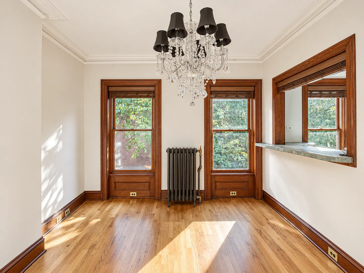 557 Carlton Avenue — Photo 2