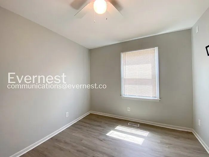 1104 E Pineview St — Photo 13