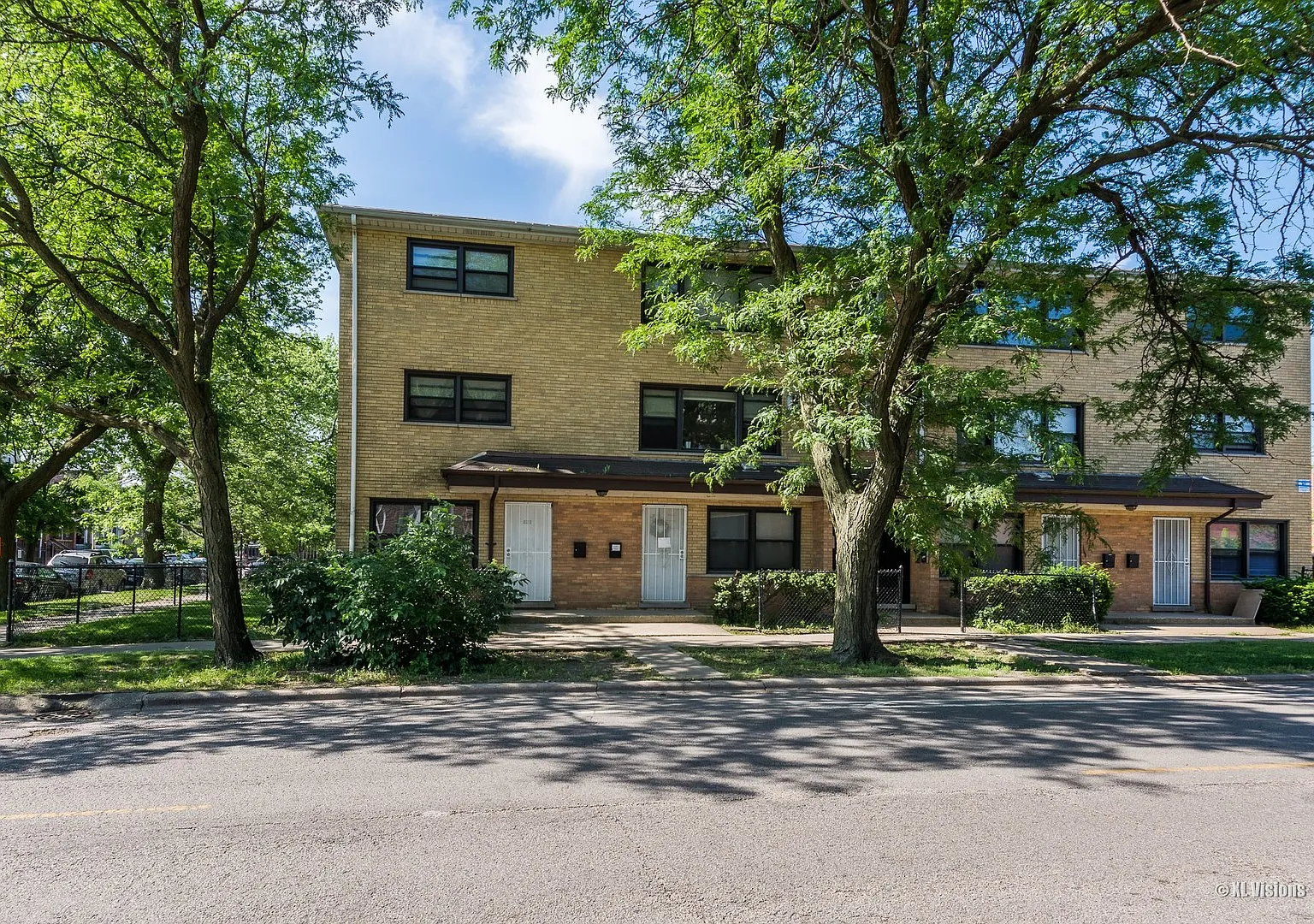 813 E Marquette Rd — Photo 1