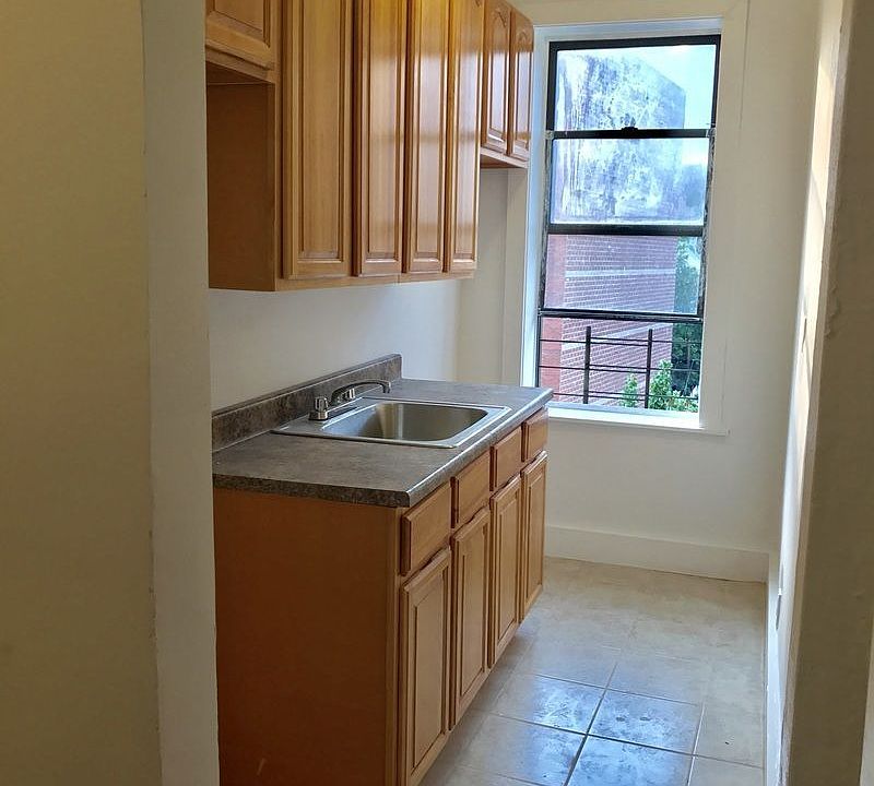2nd image of 2985 Botanical Sq APT 5D