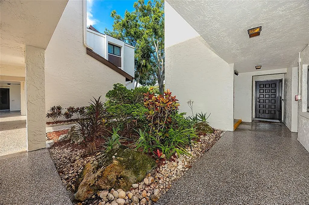 Building Photo - 2207 Belleair Rd #B7