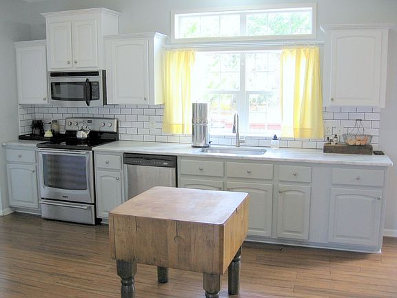 4th image of 15147 Carol Dr