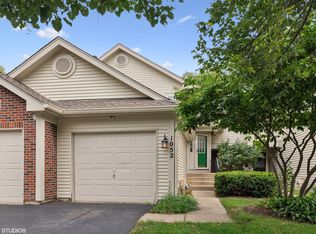 1052 Woodhill Ct, Elgin, IL 60120