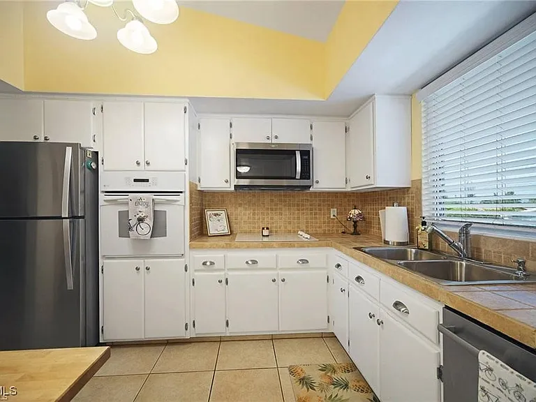 4613 SE 5th Ave #203 — Photo 9