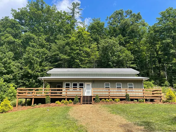 315 Whiskey Run Ln, Clayton, GA 30525