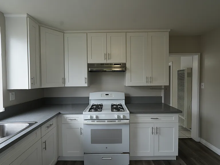 457 W Sepulveda St — Photo 13