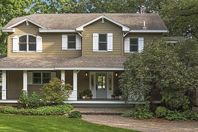 exterior long driveway with 1 acre lot