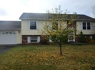 17 Manor Blvd, Troy, NY 12180