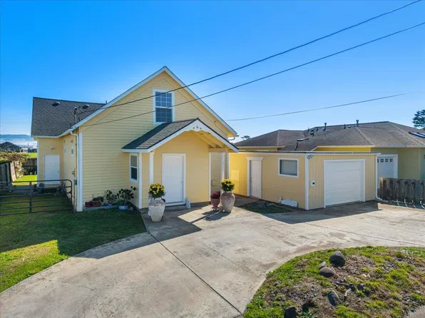 237 3rd St, Crescent City, CA 95531