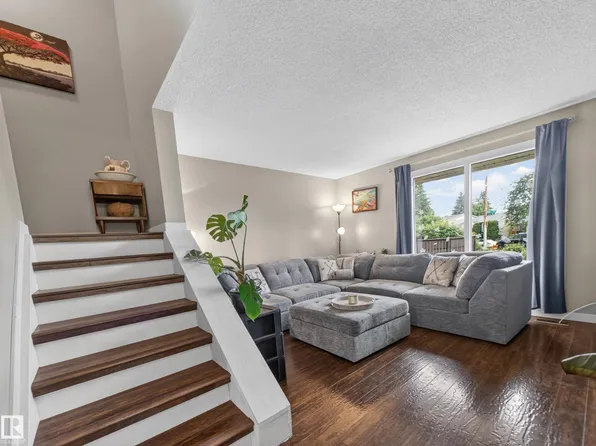 3503 42a Ave NW, Edmonton, AB T6L 4C6