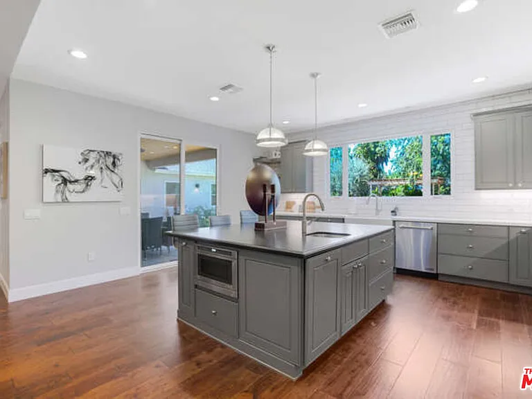 5907 Jumilla Ave — Photo 25