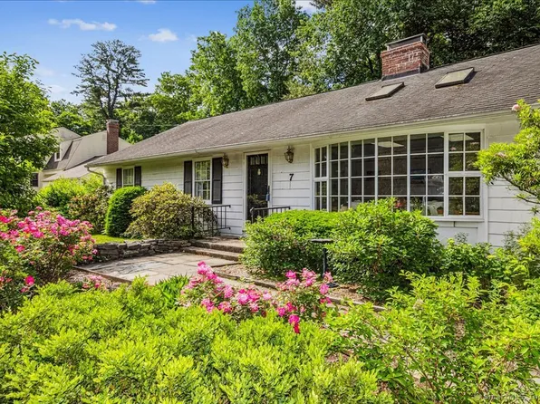 7 Branch Brook Drive, Simsbury, CT 06070