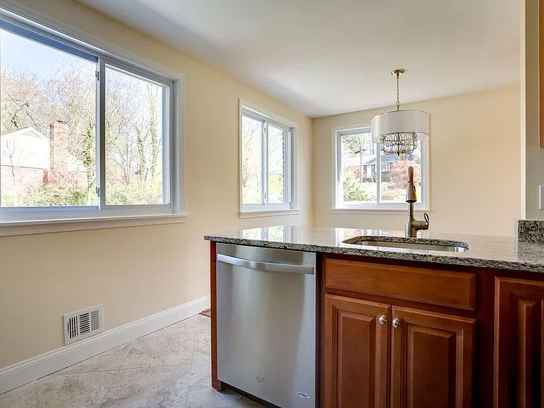 3621 Terrace Dr — Photo 10