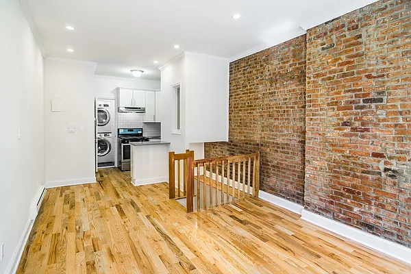 Rented by Century 21 Metropolitan | media 1