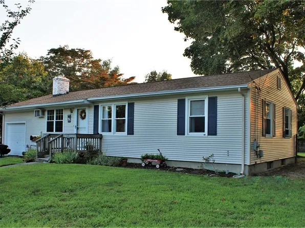 27 Keystone Dr, Warwick, RI 02889