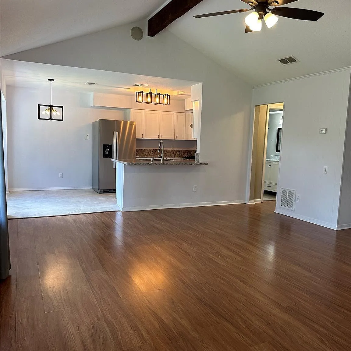3 bed, 2.0 bath, 1550 sqft, $2,200 — Photo 2
