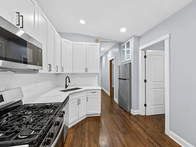 915 W Newport Ave #1 — Photo 3