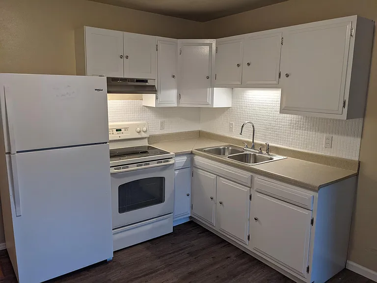 411 Joseph Dr — Photo 4