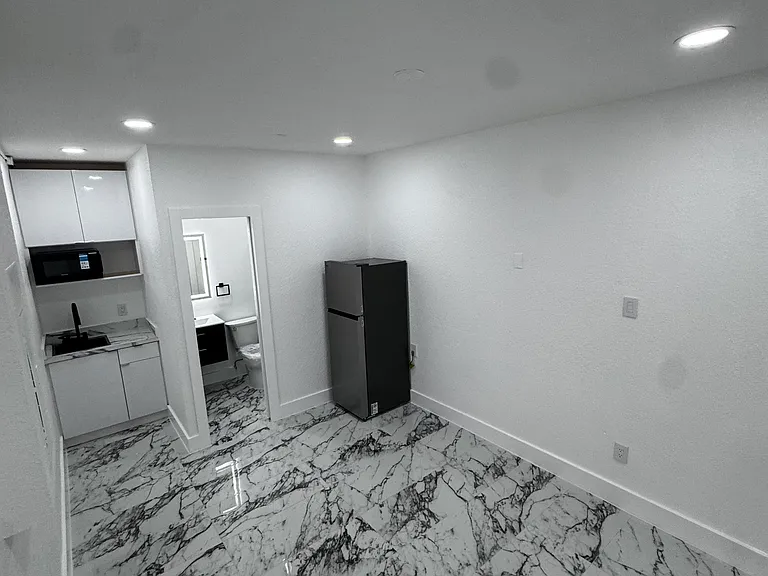 SW 161st Pl — Photo 3